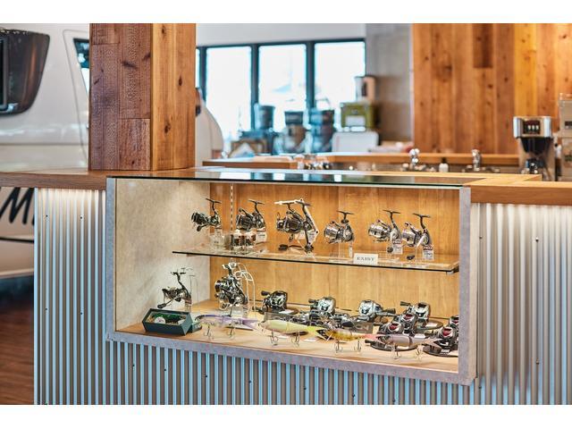 AmazonMEKOMEKO 新型 トヨタ カローラクロス 専用 グローブボックス収納隔たり板 センターコンソールトレイ仕切板 車の収納ボックス仕切板 内装 パーツ 室内 整理 収納 小物入 ABS樹脂製 1セット新型 Corolla cross 2021年9月〜 ブラック CRS-GBトレイ車＆バイク