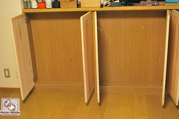 ⠀ 棚に扉を付けておしゃれに隠す収納アイデア＊ ⠀ 扉付きの棚があれば、 隠す収納ができて便利です✨ ⠀ ぜひおうちのディアウォール棚にアレンジしてみてください🤎