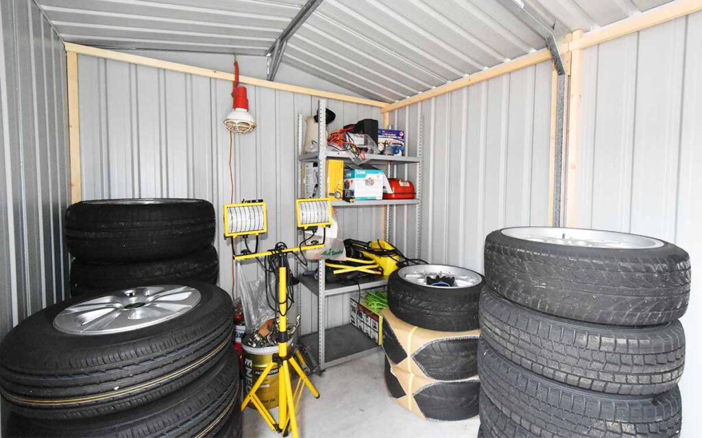 タイヤ収納 物置 ウッドデッキ 縁台 2点セット 0.5坪 人工木材 タイヤラック 屋外 スタッドレスタイヤ 保管人工木ウッドデッキ 腐りにくい 頑丈人工木