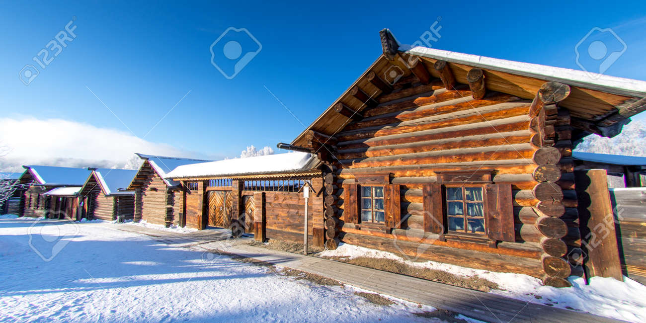 サヤン、イルクーツク ロシア連邦 - 2 月 26 日: シベリアの都市住宅街の写真素材・画像素材 Image 37548022