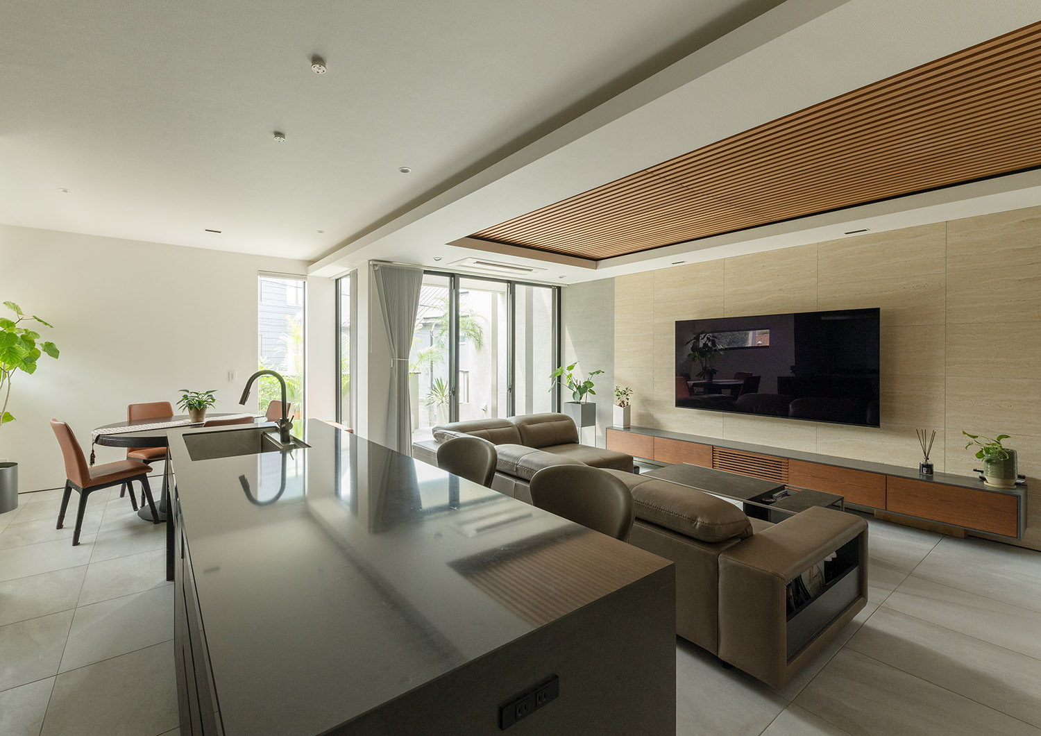 玄関の上がり框 あがりかまち とは？高さの目安、ない場合のメリット・デメリット。式台や手すりをつけるときの注意点SUUMOお役立ち情報