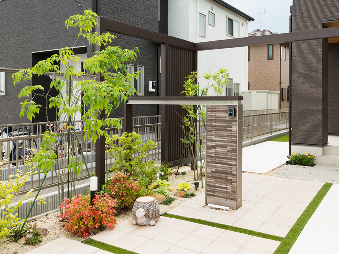 木の温かさ感じる和モダンの庭NIWAcolor ニワカラー千葉県のおしゃれな外構・エクステリアデザイン会社