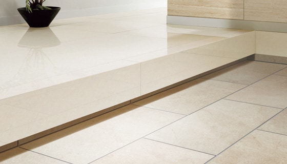 汚れが目立たず万能！床材「ホワイトオーク」の魅力を愛用者がレビューLIXILLiving Deli リビングデリ インテリアをもっと自由に