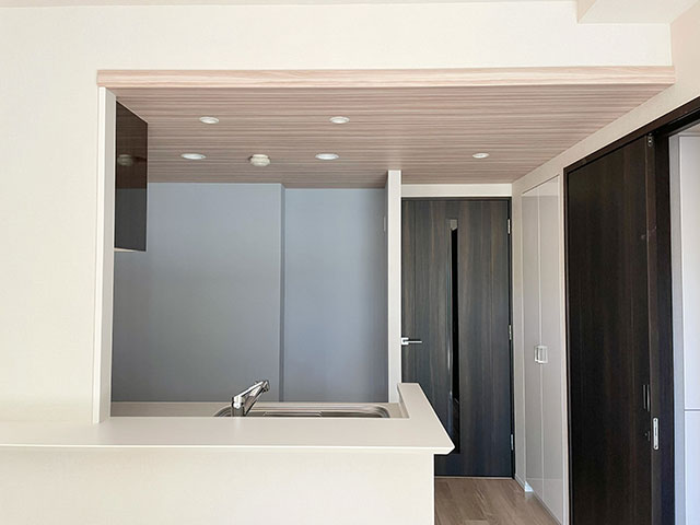 キッチンも「インテリアの一部」に。オススメの「下がり天井」マンションリフォームのサンリフォーム 大阪・神戸・西宮・吹田・京都・横浜・東京