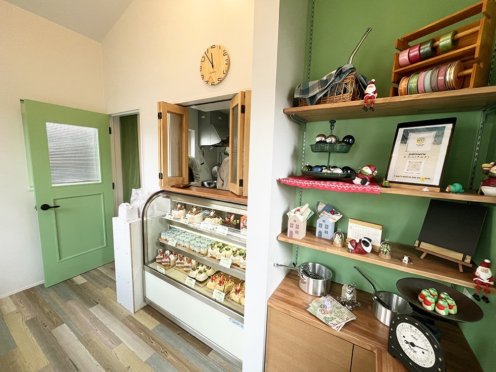 ケーキ屋 白」イメージのデザイン事例 店舗デザイン.COM