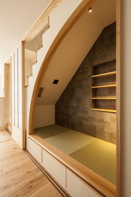 階段下スペースをヌックに - インダストリアル - リビング - 他の地域 - 有限会社ワンズホ－ムHouzzハウズ