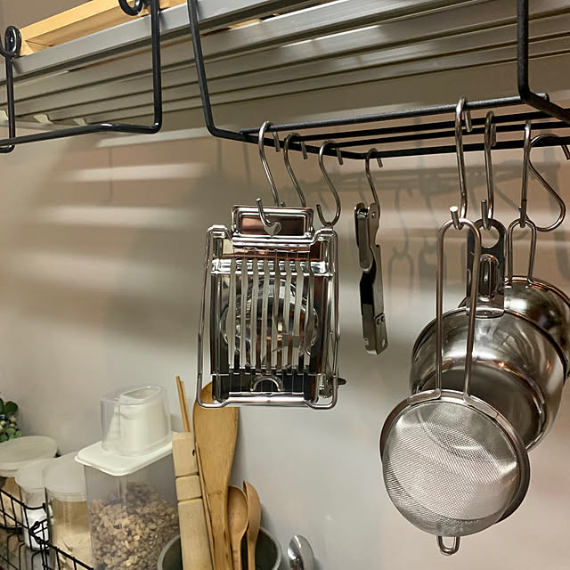 🌿無印良品のバスソルトケースに合うサイズ バスソルトの大粒の粉がサラサラ落ちるものが 無いというところから制作しました。サイズ：縦6.5cm×横8.5cm 下口直径：3cm 投入口直径：8.5cm 素材：プラスチック 色：ホワイト無印良品バスソルトロートオーダーメイド