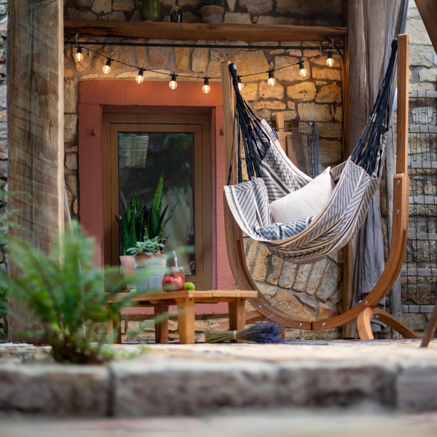 わが家にも設置可能？ 室内用ハンモックのある生活