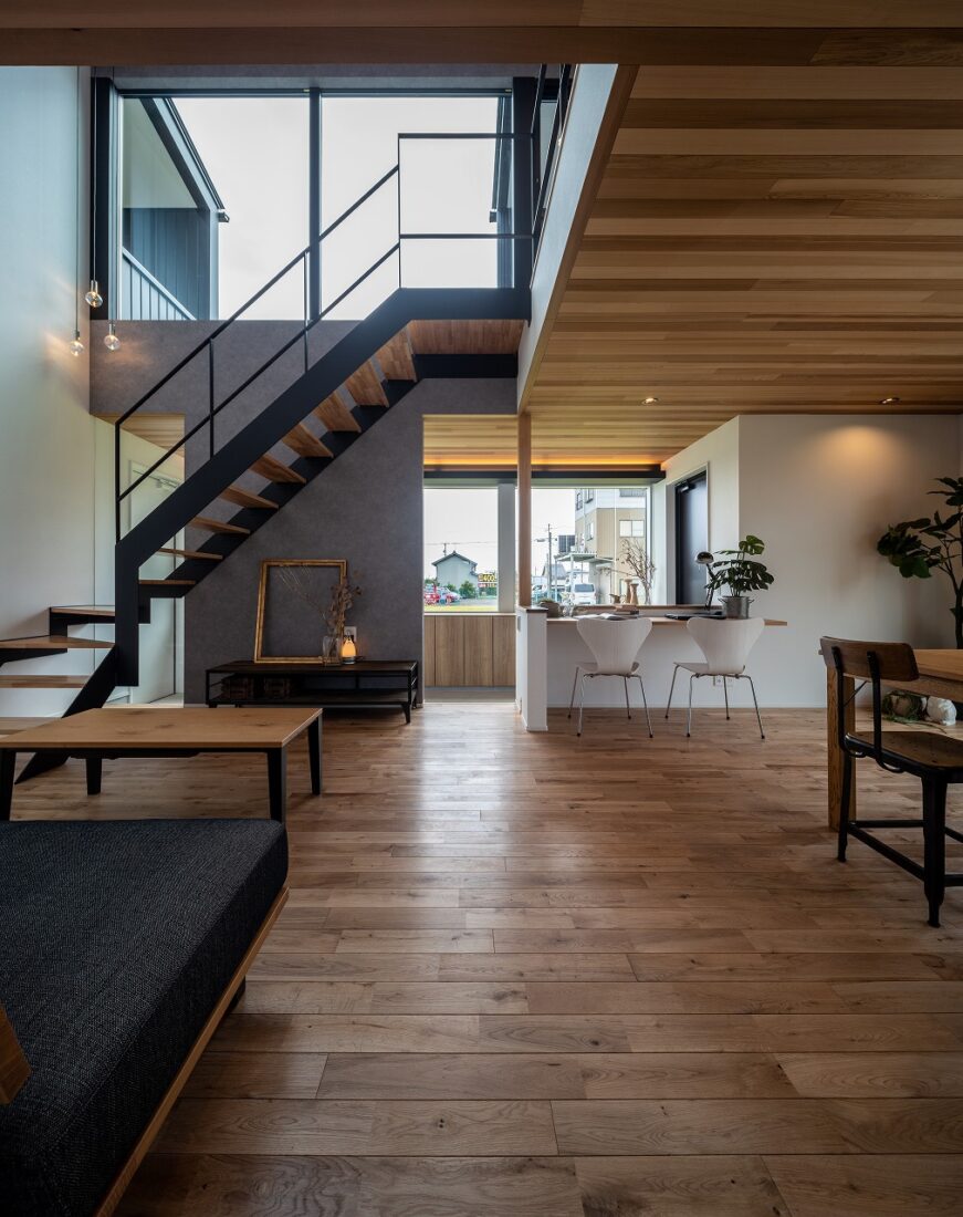 スケルトン階段のあるおしゃれな間取りメリット・デメリットと対策も紹介 愛知県の建築実例 注文住宅ブルーハウスデザイン・性能・リゾートライフ、愛知、名古屋、豊橋、豊川、岐阜ならお任せください