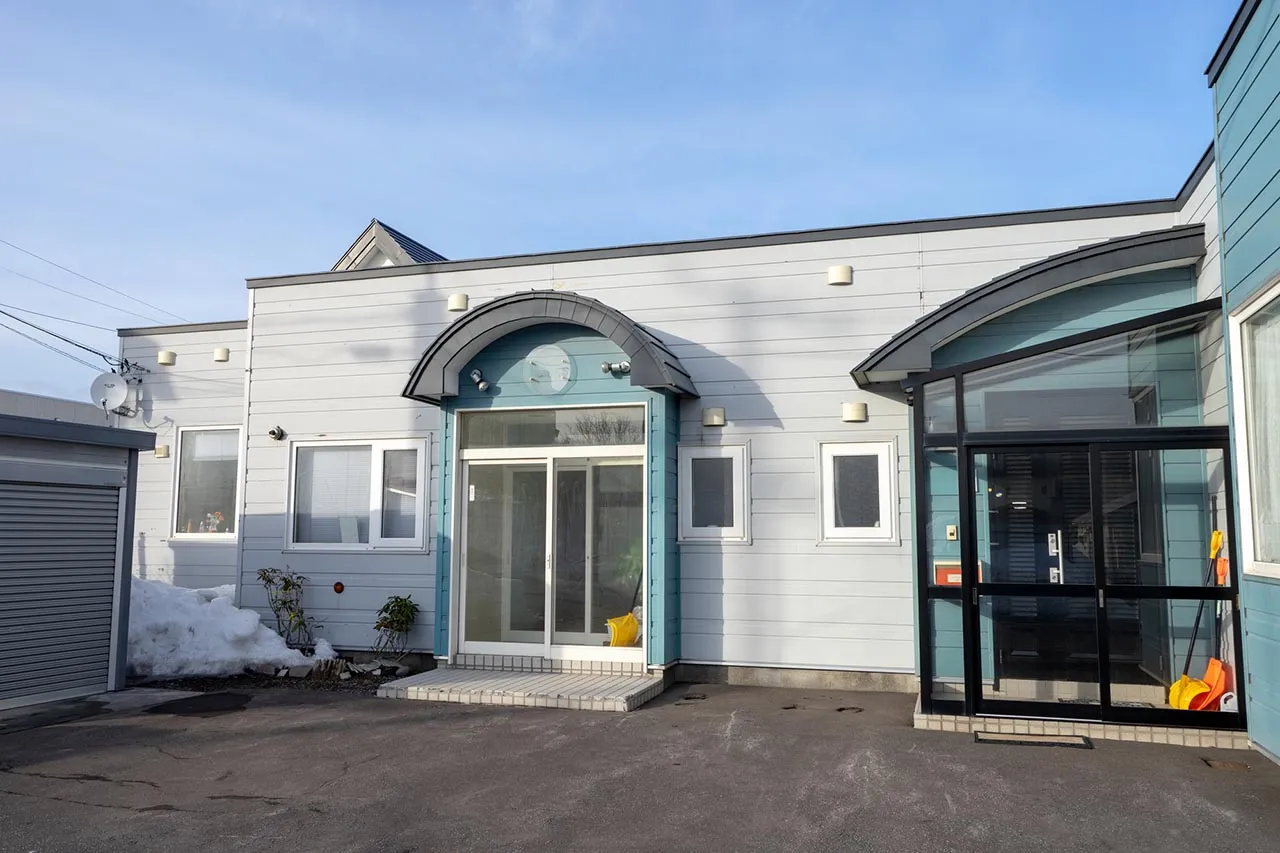 風除室 玄関フード を後付けするリフォーム費用。設置するメリットや注意点は？ -リフォームタイムズ SUUMO -リフォーム・リノベーションのプロが発信する情報