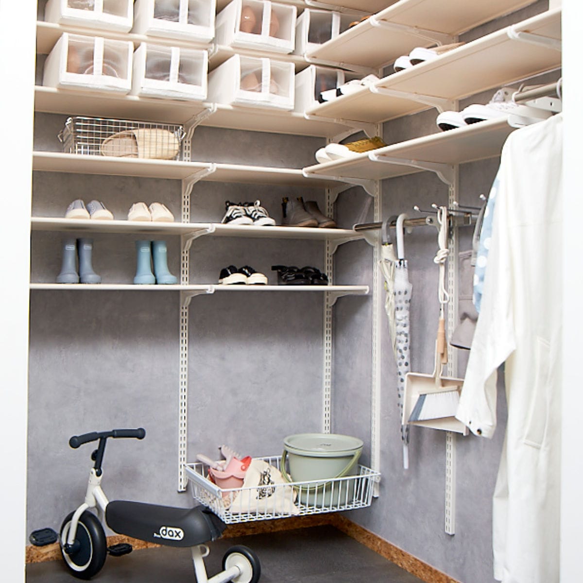 dショッピング 棚受 10cm ラブリコ トレイ型 アイアン 壁面収納LABRICO シェルフレール 収納 棚 可動棚 収納棚 棚受け DIYパーツ シェルフ ラック 賃貸 壁 簡単取付 ディスプレイ 見せる収納 飾り棚 インテリア おしゃれブラックカテゴリ：収納グッズ