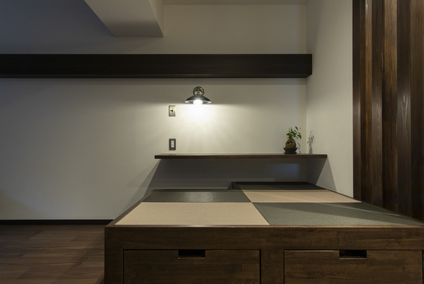 小上がりの主寝室株式会社 芹工務店沼津市・工務店 デザイン住宅・注文住宅