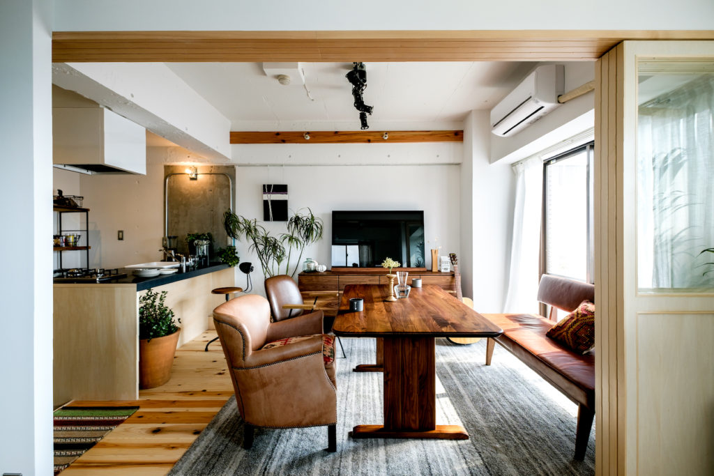 和室にモダンなアイテム、灯りと緑が映える。1DK29㎡一人暮らしのインテリアgoodroom journal