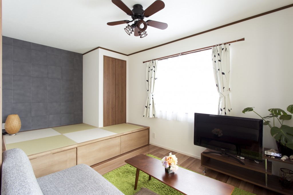 LDK隣接の和室を室内窓付きの洋室へ。子育て世代のマンションリノべ実例LEE