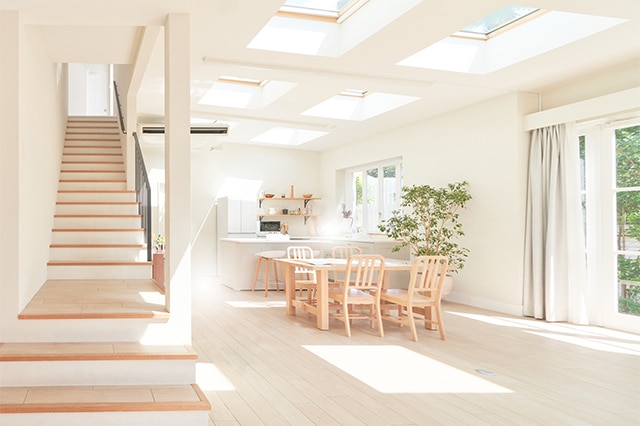 家建てる？： どうかな？家の真ん中に階段があるっていうこと