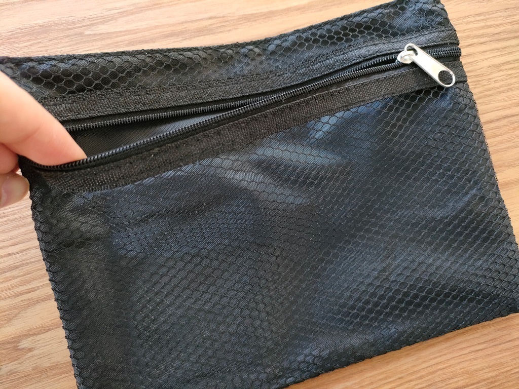 最近のダイソーってすごい！透け感がオシャレな「収納ポーチ」が110円で買えちゃうなんて