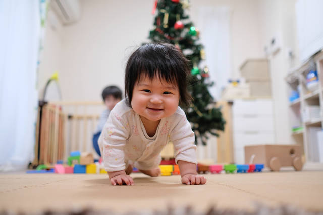 子どもには開けられないが、大人なら簡単に開けられる収納ボックスToddler-Proof BinsKickstarter fan