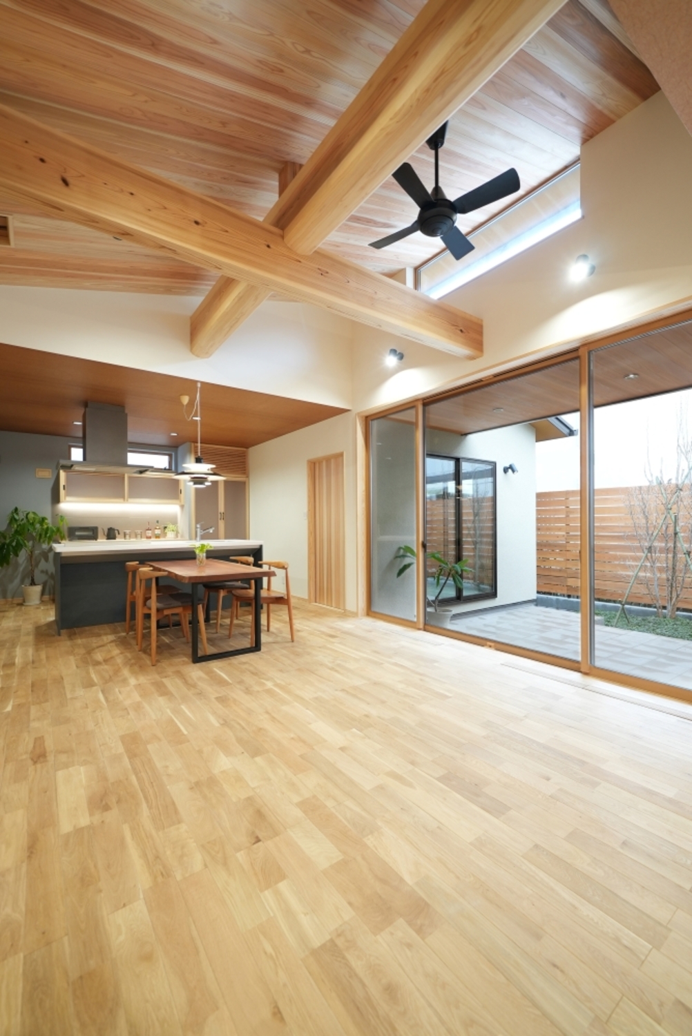 おしゃれなコの字型の平屋広い中庭もありながらプライバシーも守る テクノホーム 施工事例とちぎの住まいづくり 注文住宅・リフォームすまいポート21宇都宮