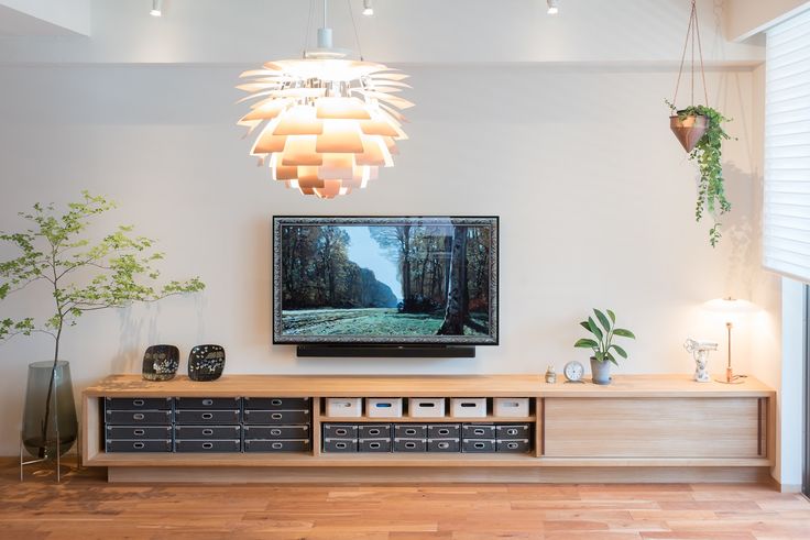 トータルハウジング自由自在！造作テレビボード⁡ 造作でお作りしたテレビボード お客様の使い勝手に合わせて、 自由自在にカスタム可能です📺⁡ トータルハウジングのインスタグラムでは 住まいづくりの参考になる投稿を 配信しています♪ ⁡ HPでは施工例も公開中