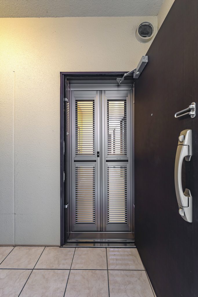 サッシ・窓 マンション 網戸の外し方・取り付け方おうちの修理 〜DIYで出来ること・プロ業者に任せること