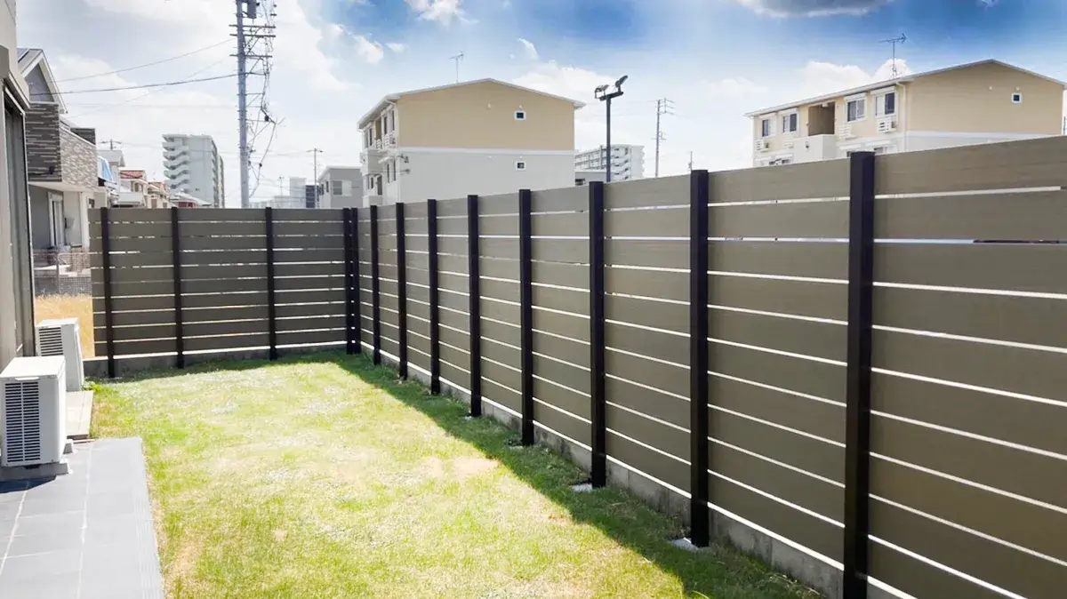 背の高い目隠しフェンス等の工事蟹江店外構施工例