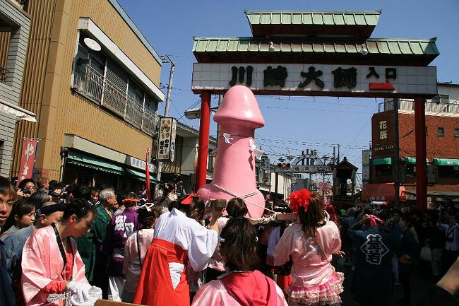 日本の2大「ちんこ祭り」 東と西のおみこし・屋台・神社の違いは｜黒木 貴啓｜OMOTE PRESS