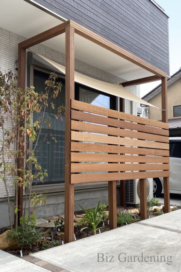 窓の位置・サイズに合わせて目隠しする、おすすめの方法。ウチソトスタイル