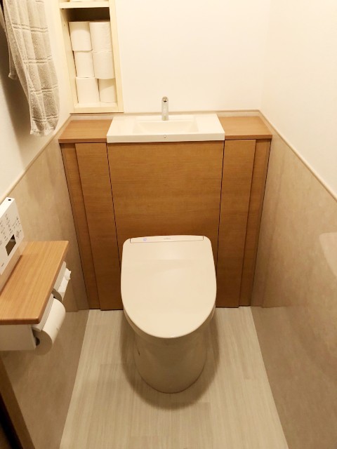 DIY 素人でも簡単にできる！トイレ内の腰壁+モールディングの作り方