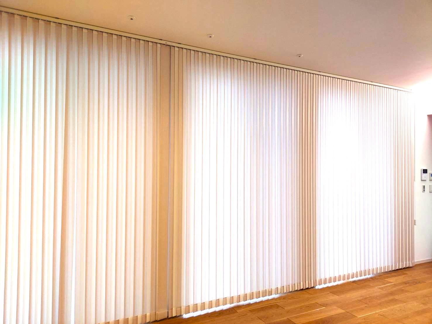 ブラインド リビングの掃き出し窓にバーチカルブラインドを採用。よかった＆悪かったこと