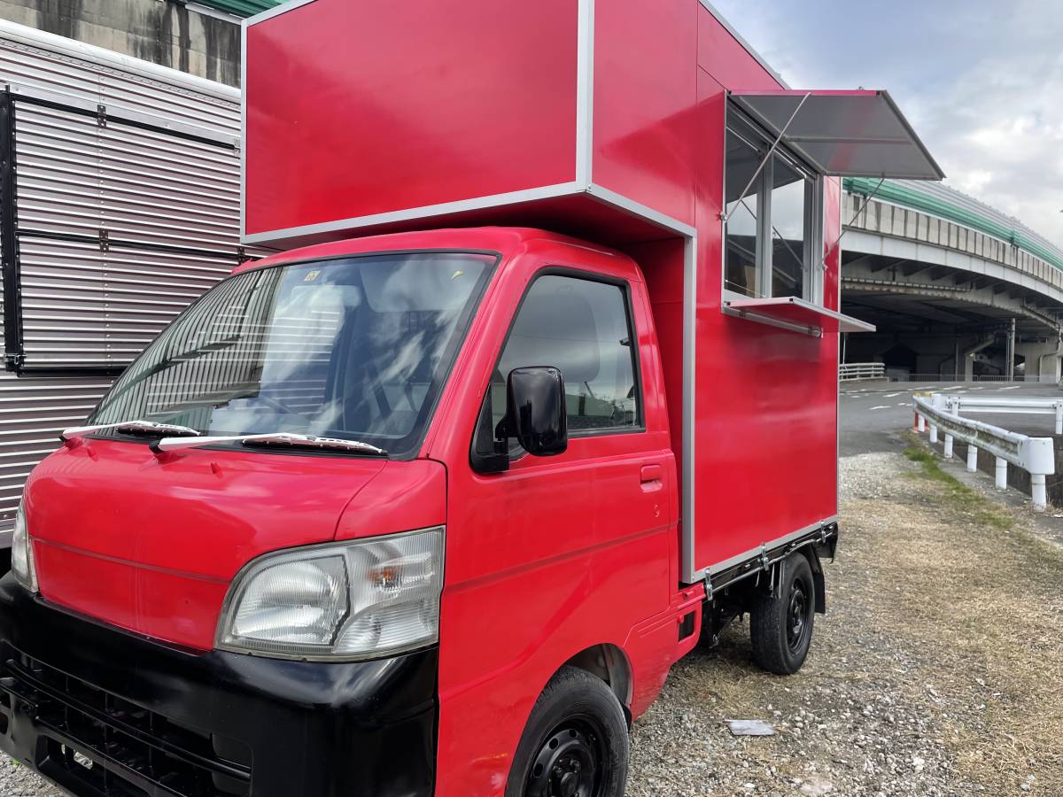 キッチンカー製作販売アランボックス - ハイエースをキッチンカーへ 改造を開始しました！約1ヶ月後 ⁈に、また1台、オシャレなキッチンカーが出来上ってくる予定です♫車内のレイアウトが重要ですが ハイルーフなので広々です！ 内装、外装ともに、こだわりの一品を作り