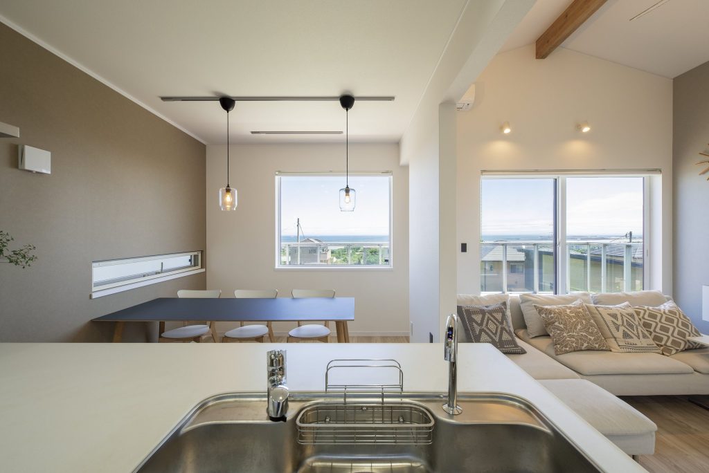 カウンターキッチンのある10畳LDKレイアウト実例CLAS