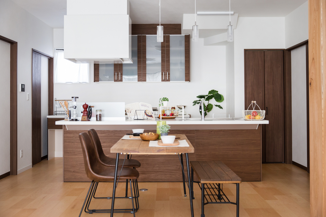 アイランドキッチンのおしゃれなレイアウト事例と間取りをご紹介 -東京都内の高級中古マンション リノベーションマンションの購入なら mitaina ミタイナ