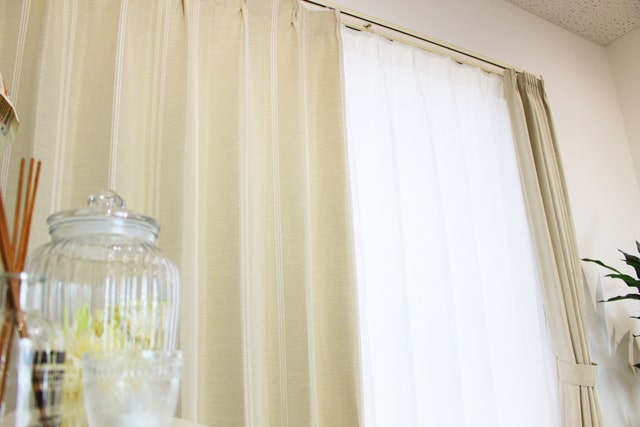 シャンパンゴールドカーテンのお部屋集 エレガント以外もおしゃれインテリアに仕上がる方法Hello Interior NOTEノート