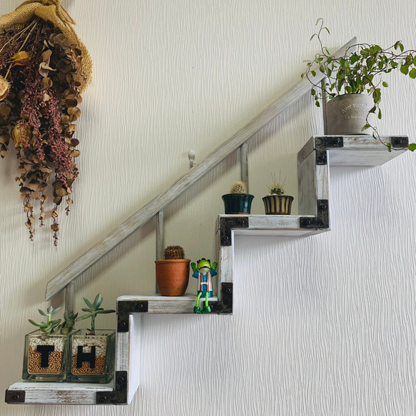 ＯＵＴＤＯＯＲ-ＢＵ:階段の上に収納作ってみました♪