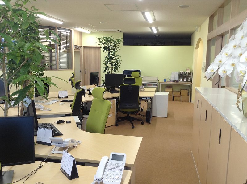 会社のビジネス運気をアップ！風水から見るおすすめオフィスインテリアオフィス × デザイン