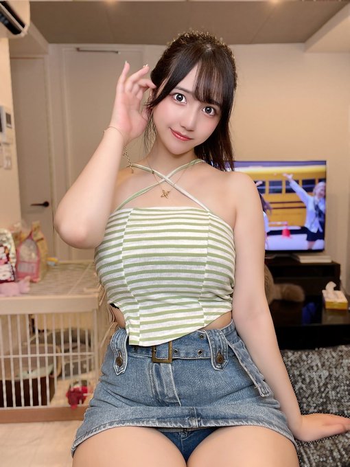 人気TikTokerあみち 美巨乳グラビア :